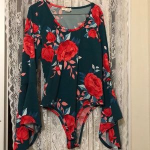 A green&red long sleeve one piece!!